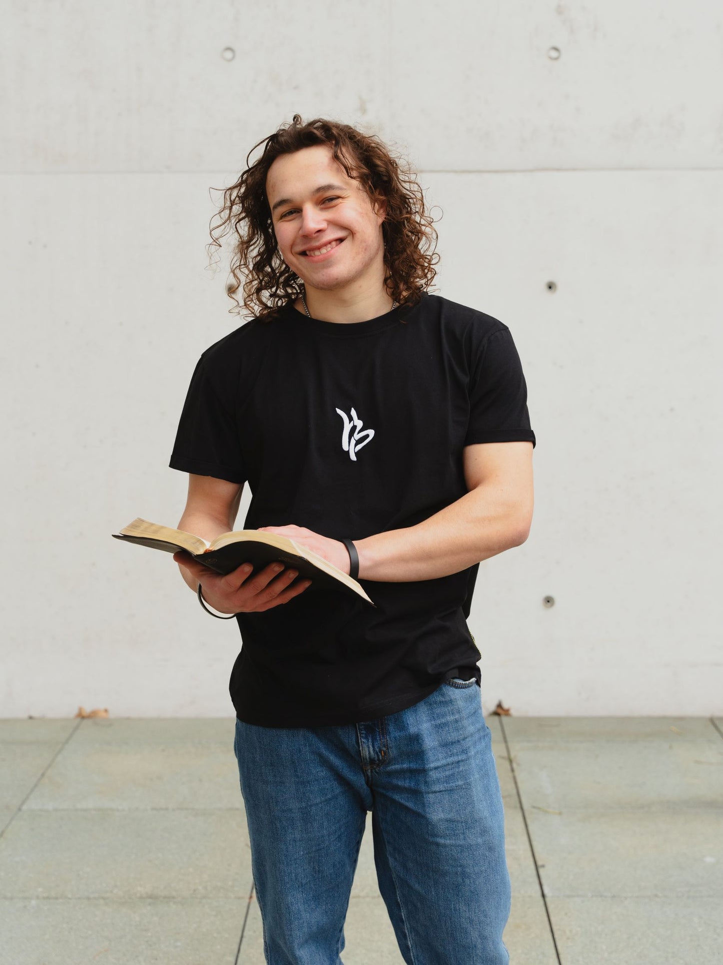T-Shirt - Jesus is King